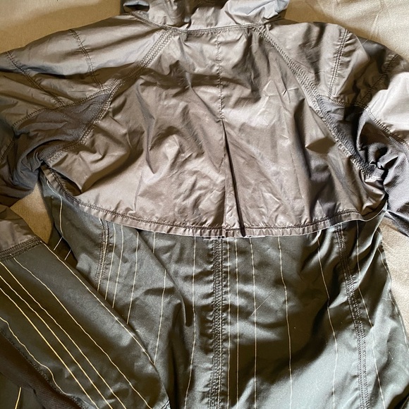 Lululemon 🦄 Get Up and Glow Jacket - Picture 7 of 8